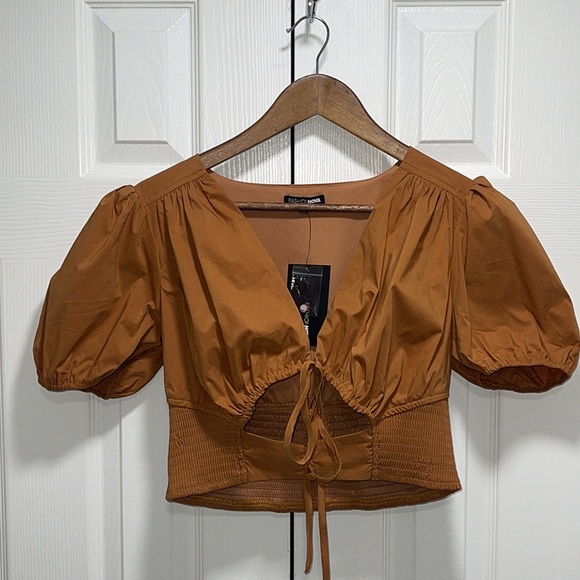 Woman’s Crop Top - Large - Picture 3 of 5